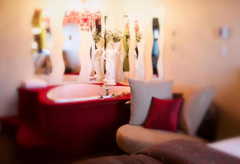 جناح, Motel Drummond