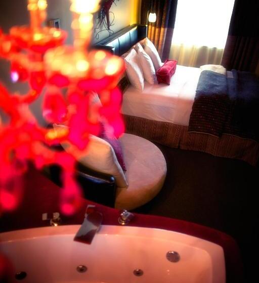 جناح, Motel Drummond