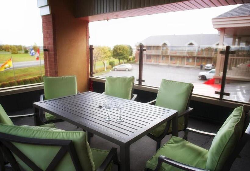 جناح مزود بتراس, Motel Drummond