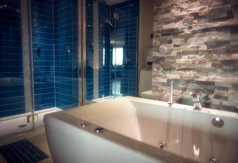 جناح مزود بجاكوزى, Motel Drummond