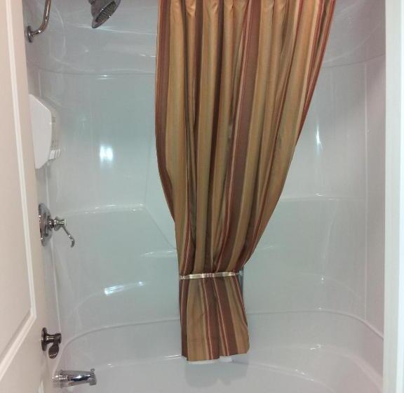 جناح جونيور, Motel Drummond