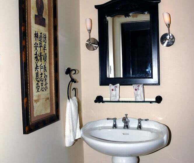 جناح, Motel Drummond