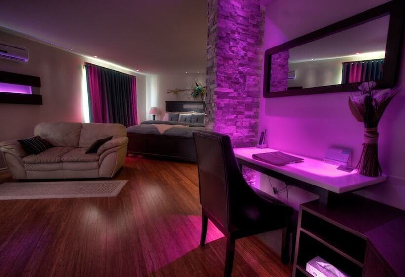 جناح, Motel Drummond