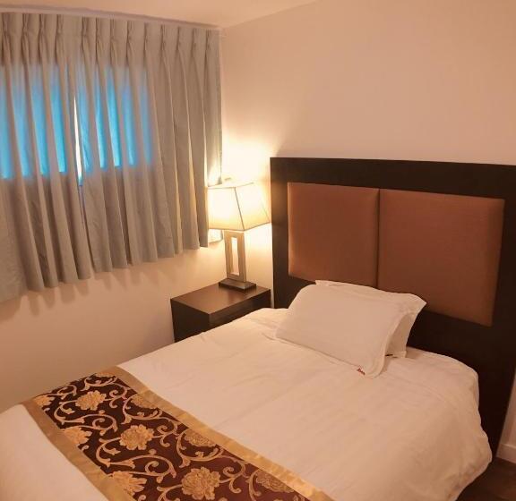 סוויטה דלוקס, Rondo Motel