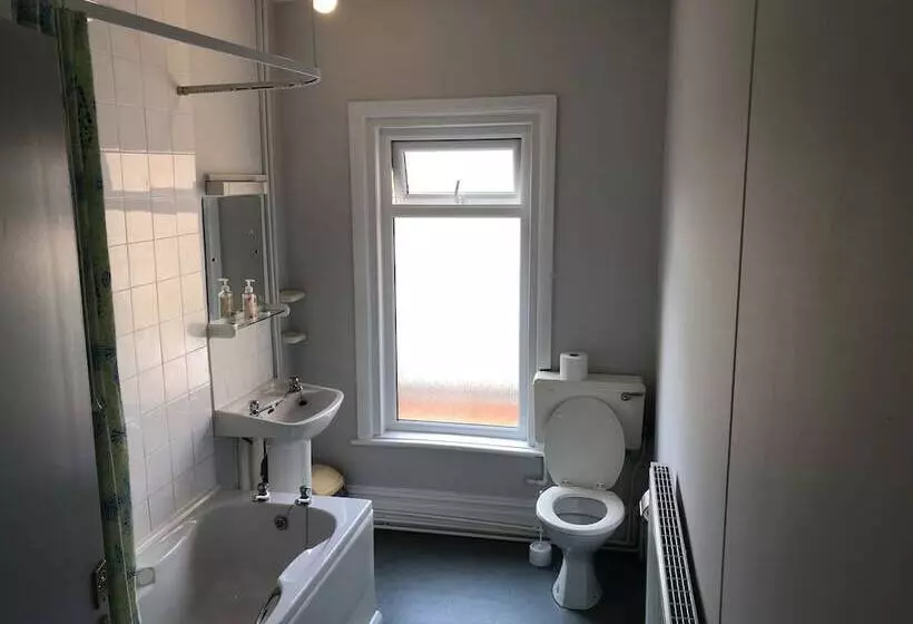 スタンダードルーム, The Clee Hotel   Cleethorpes, Grimsby, Lincolnshire