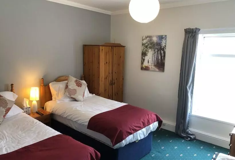 スタンダードルーム, The Clee Hotel   Cleethorpes, Grimsby, Lincolnshire