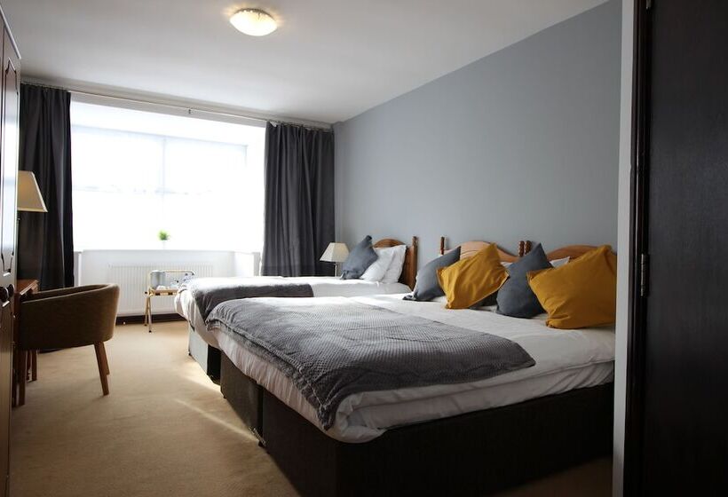Семейный Номер, The Clee Hotel   Cleethorpes, Grimsby, Lincolnshire