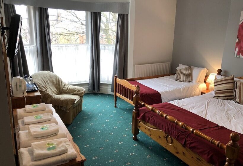 Семейный Номер, The Clee Hotel   Cleethorpes, Grimsby, Lincolnshire