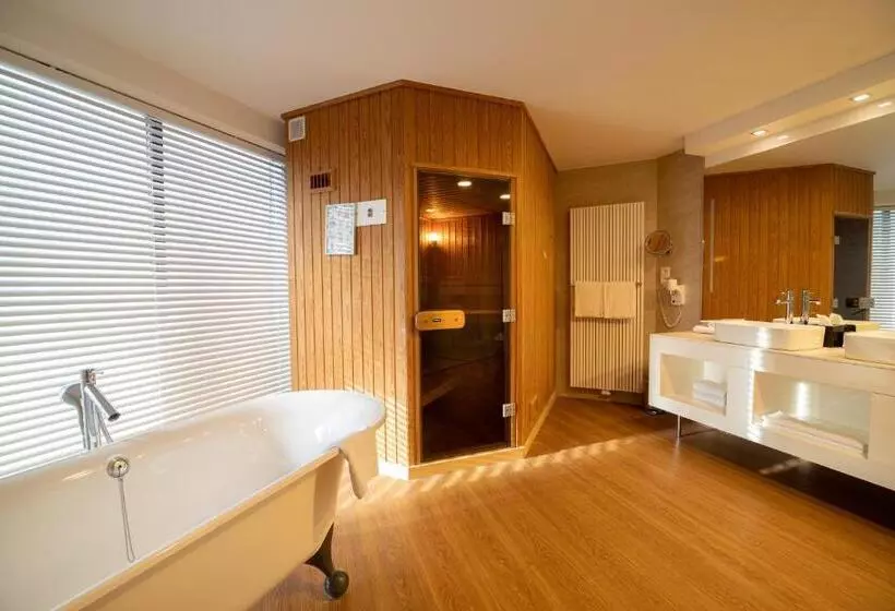 キングサイズベッドのスイートルーム, Van Der Valk Hotel Beveren