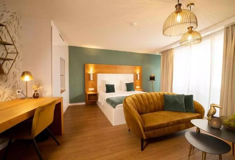 キングサイズベッドのスイートルーム, Van Der Valk Hotel Beveren