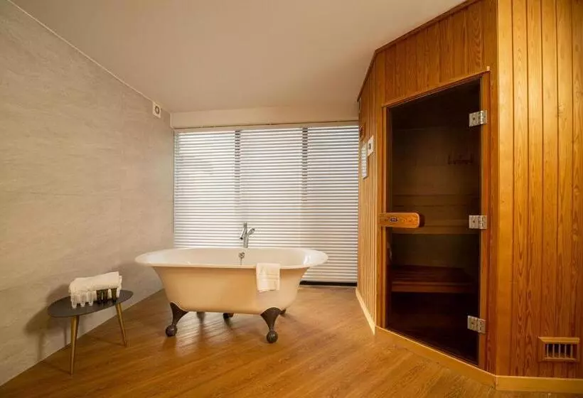 キングサイズベッドのスイートルーム, Van Der Valk Hotel Beveren