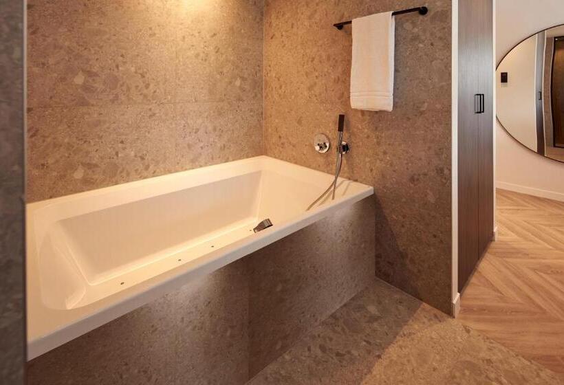 Полулюкс, Van Der Valk Hotel Beveren