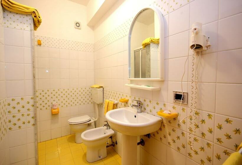 اتاق استاندارد چهار تخته, Villa Soles