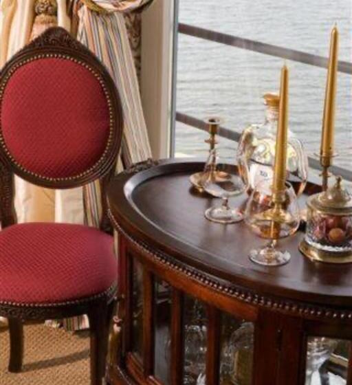 سوئیت با چشمانداز, Apvalaus Stalo Klubas Gastro & Spa