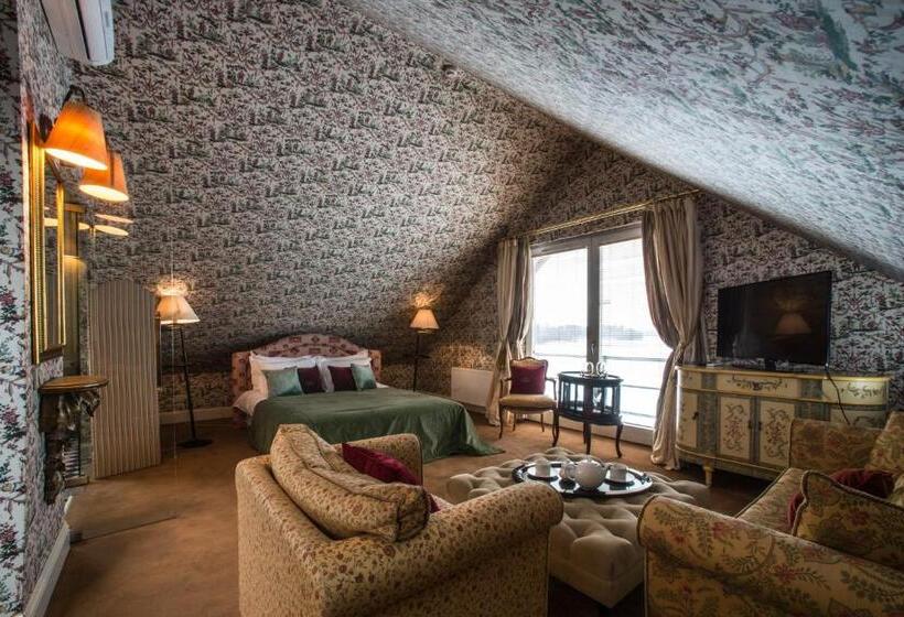 سوئیت با چشمانداز, Apvalaus Stalo Klubas Gastro & Spa