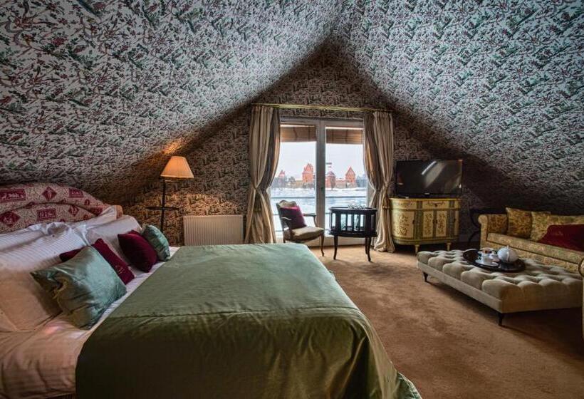 سوئیت با چشمانداز, Apvalaus Stalo Klubas Gastro & Spa