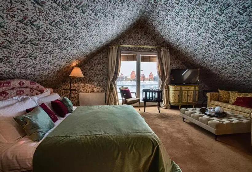 سوئیت با چشم‌انداز, Apvalaus Stalo Klubas Gastro & Spa
