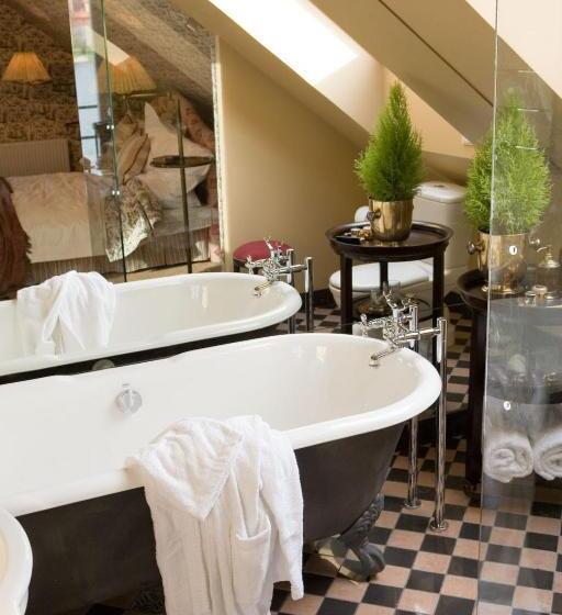 سوئیت با چشمانداز, Apvalaus Stalo Klubas Gastro & Spa