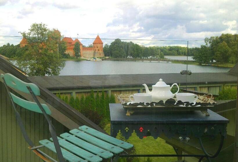 اتاق خانوادگی, Apvalaus Stalo Klubas Gastro & Spa