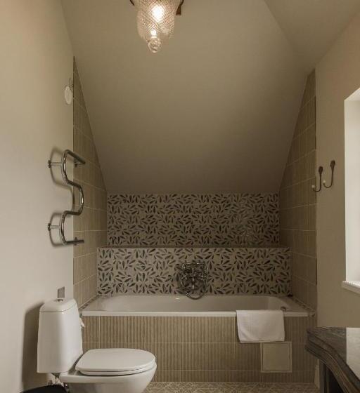 اتاق خانوادگی, Apvalaus Stalo Klubas Gastro & Spa