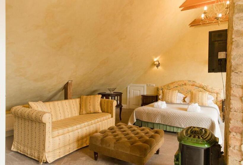 اتاق خانوادگی, Apvalaus Stalo Klubas Gastro & Spa