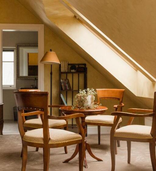 اتاق خانوادگی, Apvalaus Stalo Klubas Gastro & Spa