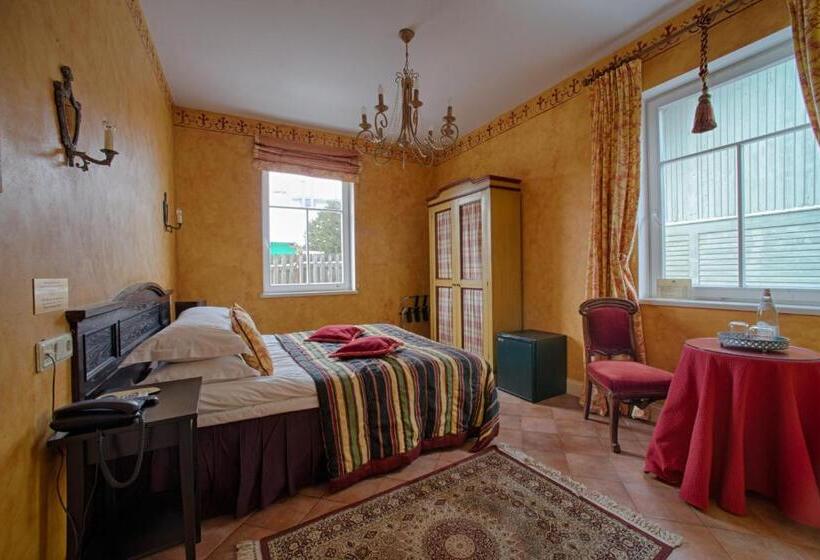 اتاق اکونومی, Apvalaus Stalo Klubas Gastro & Spa