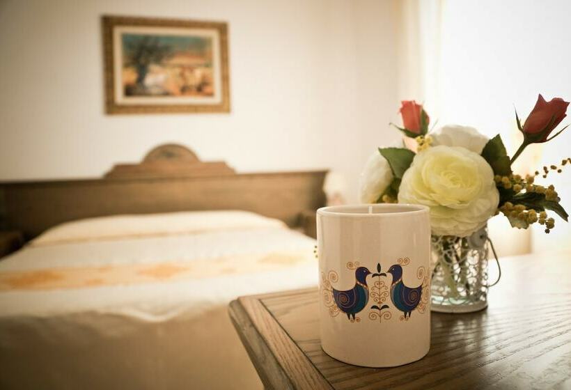 חדר סטנדרט יחיד, Artu