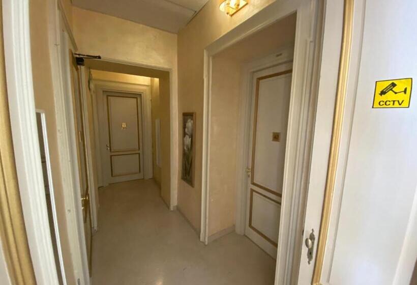 غرفة قياسية رباعية, Artua &solferino