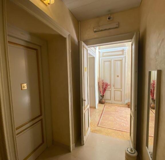 غرفة قياسية رباعية, Artua &solferino