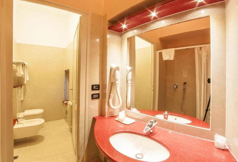 غرفة قياسية رباعية, Artua &solferino