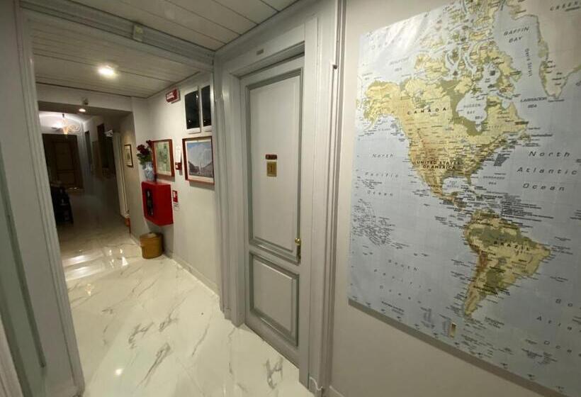 غرفة قياسية ثلاثية داخلية, Artua &solferino