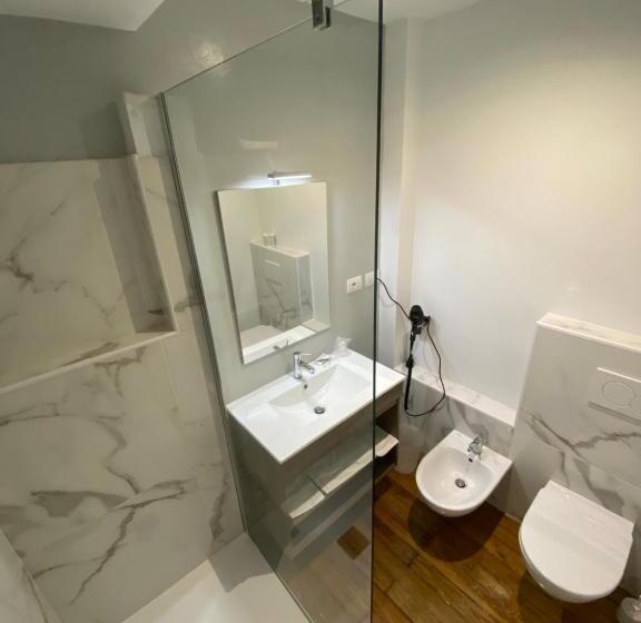 غرفة قياسية مزوَّدة بشُرفة, Artua &solferino