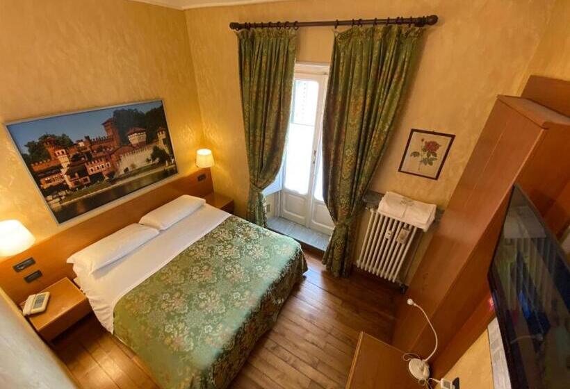 غرفة قياسية مزوَّدة بشُرفة, Artua &solferino