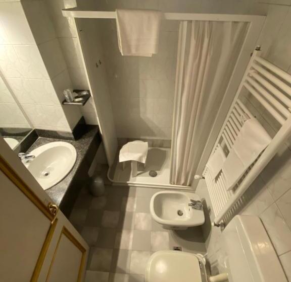 غرفة قياسية فردية, Artua &solferino