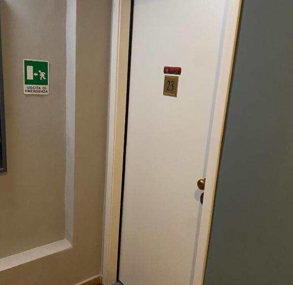 غرفة قياسية, Artua &solferino