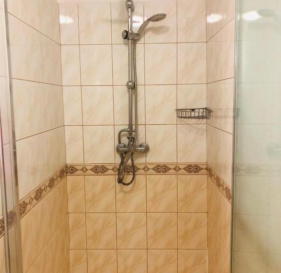غرفة دور أخير, Atlant