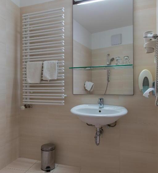 חדר סטנדרט, Ce Plaza