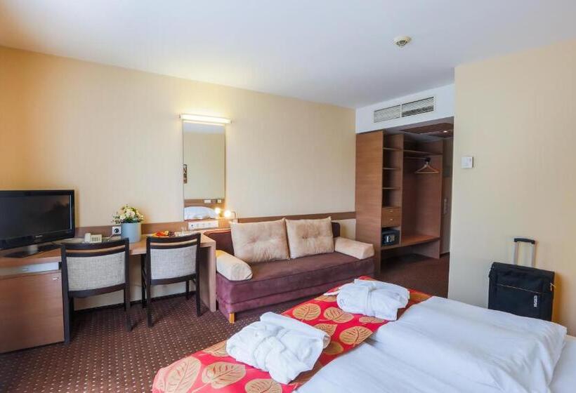 חדר משפחתי, Ce Plaza