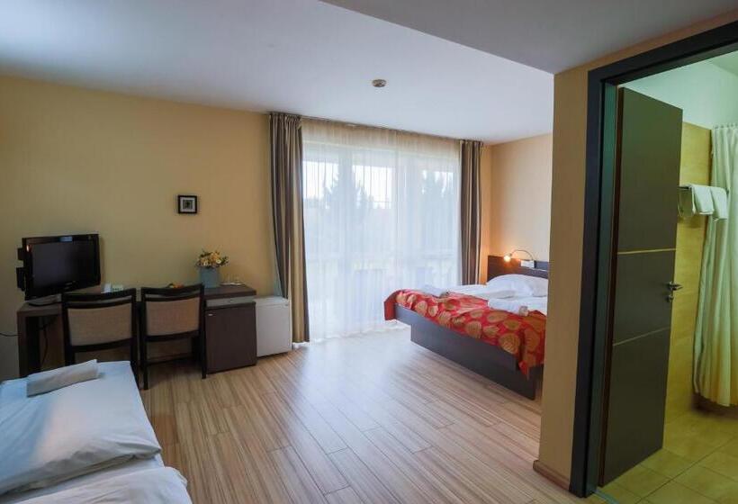 חדר משפחתי, Ce Plaza