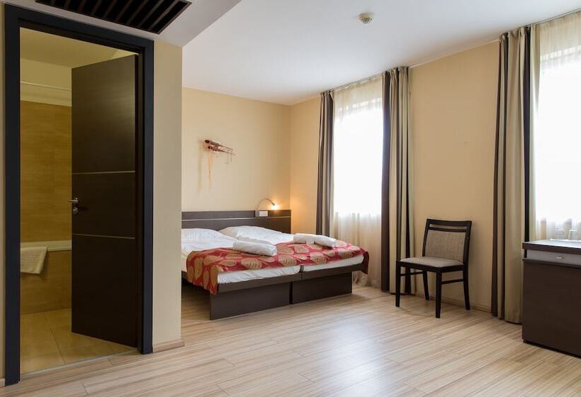 חדר סטנדרט, Ce Plaza