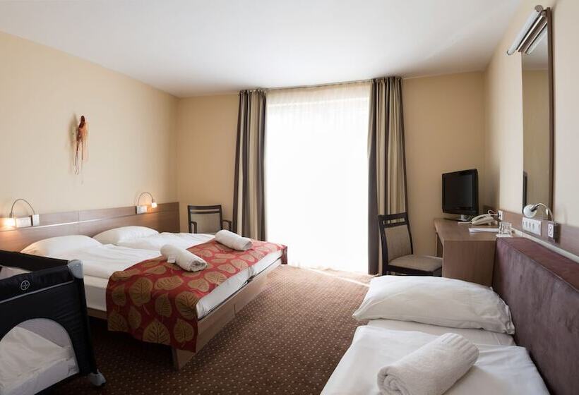 חדר משפחתי, Ce Plaza