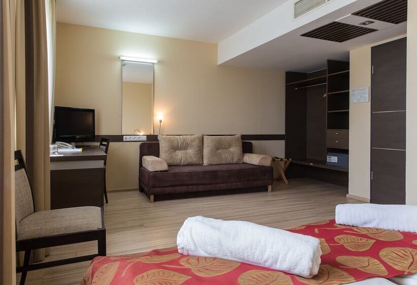 חדר משפחתי, Ce Plaza