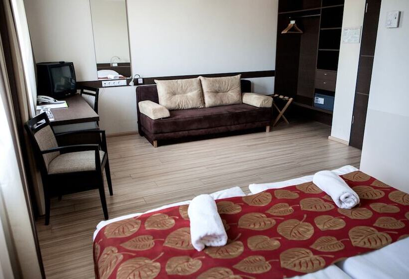 חדר משפחתי, Ce Plaza