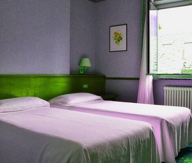 标准间, De La Ville