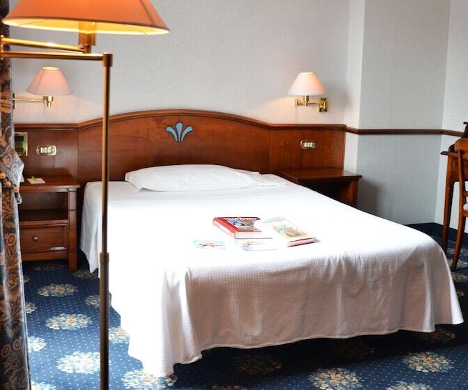 标准间, De La Ville