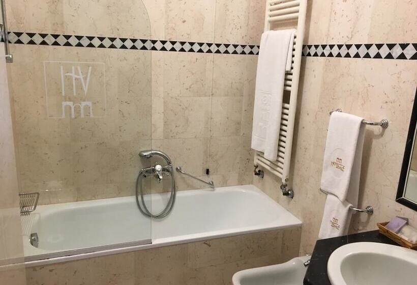 标准单人间, De La Ville