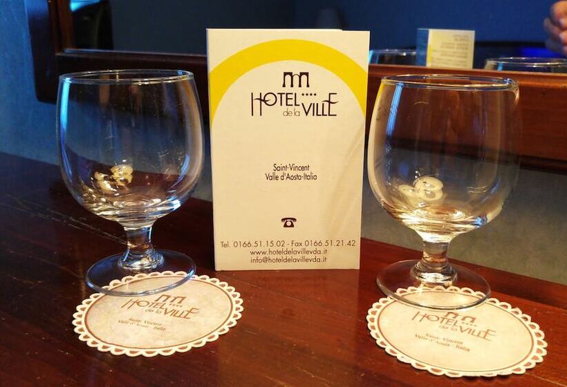 标准单人间, De La Ville