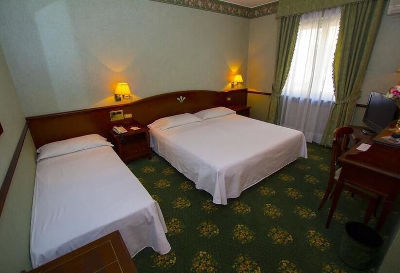 标准三人间, De La Ville