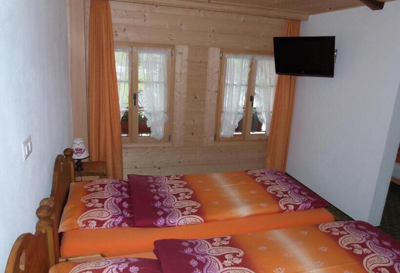 חדר סטנדרט לארבעה, De Ville